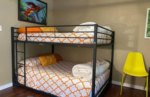 Massive lakefront home with HOT TUB - Foto 34