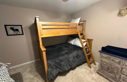 Spacious Family Friendly Backyard Retreat - Photo 20