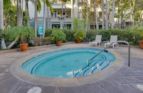 Serene Irvine Retreat with Heated Pool Access! - Foto 24