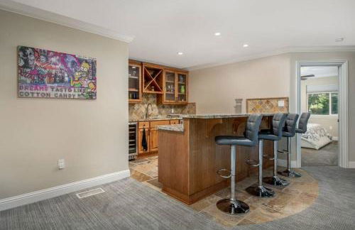 New Luxury 5BR Cabin in Pine Mountain Lake! 1 Minute to Beach! Massage Chair! Close to Yosemite! Perfect for Retreats and Escapes All Seasons! - Foto 41