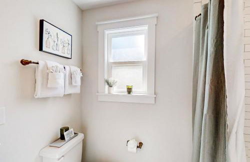 Brand new home with open layout, office, & great location - dog-friendly - Foto 20