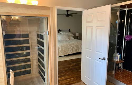 Stunning 3,400 sq ft Lake House w Boat Dock, Sauna, Steam Shower, and More - Foto 6