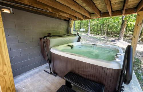 Modern 2BR Cabin w Hot Tub Near Wine Trail - Photo 12