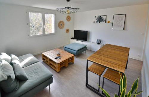 Bruyères with deck and private parking - Photo 7