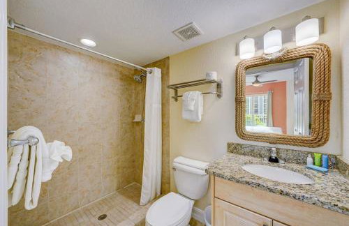 Spacious 2BR Oasis Steps to Treasure Island Beach - Foto 36