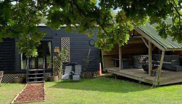 Oak Tree Lodge: Unique 2 level Shepherd's Hut: Dartmouth - Foto 2, Garden
