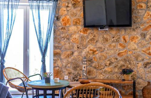 Island Getaway - Heritage House - Photo 26