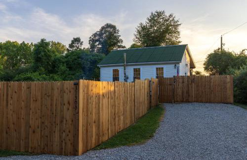 Cozy Spring Night HotTub Firepit PetFriendly Patio - Foto 46