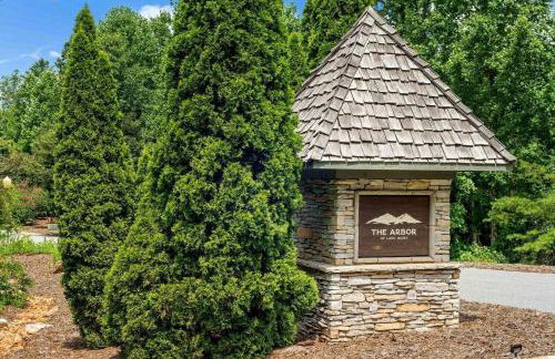 Dockside of the Moon - Photo 60