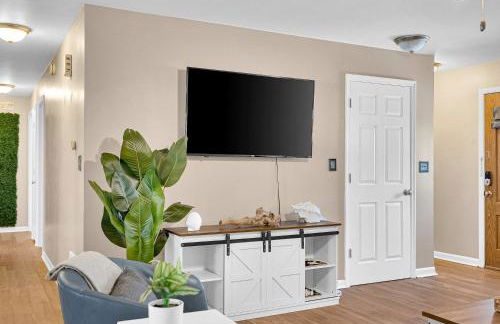 Four Bed Home with Pool Game Room Bar Near Beach - Foto 7