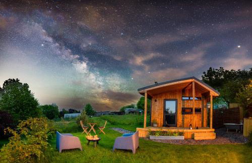 Luxury Glamping Cabin with Outdoor Bath on Cornish Meadow - Photo 6