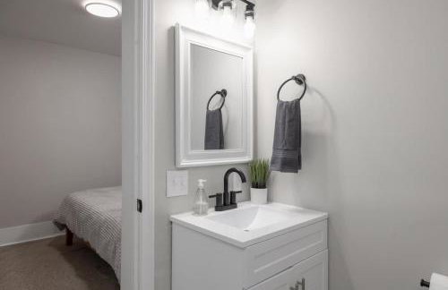 The Hilltop Haven HISTORIC West Salem Charm 5 Mins to Downtown Hospitals Walk to Greenway - Foto 16