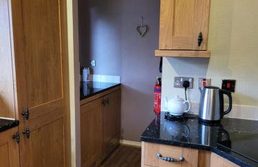 Cheerful 3 bedroom Lodge At White cross Bay Windermere - Photo 34