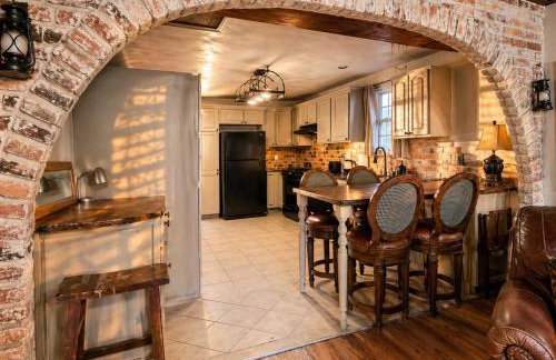 Romantic Nautical Stay in Downtown Wilmington, Cape Fear Inspired, Walkable & Pet-Friendly - Foto 2