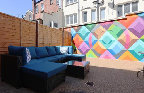 North Rd Apartment with Garden by N And N Stays Ltd, Close to vibrant Gloucester Rd with plenty of restaurants and shops near by, free on street parking - Foto 18