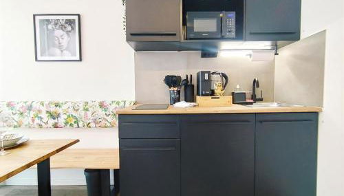 Design Apartment für bis zu 4 im 2 OG, modern, Dachterrasse, Grill, ruhige Lage, Disney plus, Wii, LAN und WLAN - Foto 5, stove, toaster