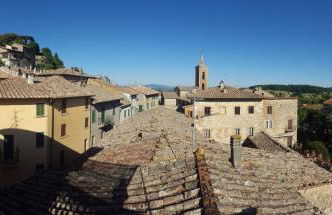 Mansarda con solarium panoramico su centro storico di Sarteano vicino alle famose terme della Val d'Orcia - Photo 2