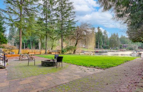 Lake-View Woodinville Retreat w/ Hot Tub + Theater - Foto 38