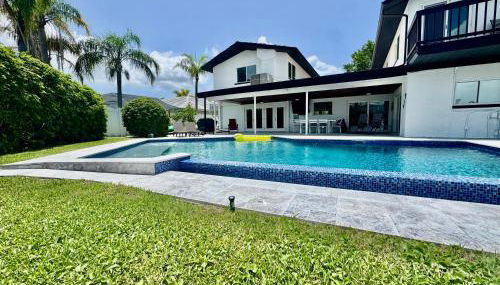 Clearwater Beach Waterfront Modern Villa 4BD 2BIG OPEN LOFT 4BT with Pool Boat Deck Sleep 15 - Foto 2