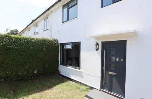 Homely ! Perfect for Contractors and Guests with Private off street parking - Foto 53