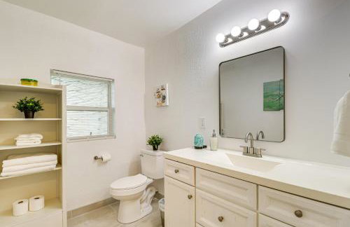 Stroll to Shore Quaint Condo with Deck in Norfolk - Photo 12