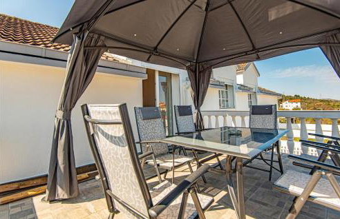 5 Bedroom Lovely Apartment In Raslina - Foto 11