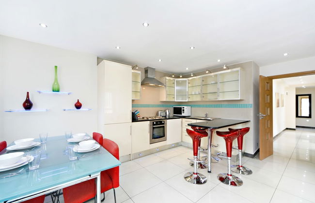 Baker Street Suites - Photo 48