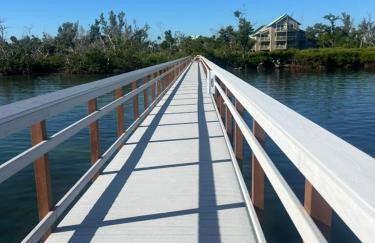 Remote Island Retreat with Private Ferry, Pool, Beach - Foto 13