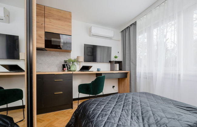 Black & Wooden Apartment by Renters - Foto 3