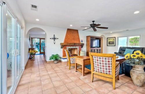 Great Group Retreat! Hacienda Decor, Spacious Floor Plan, Private Backyard - Foto 10