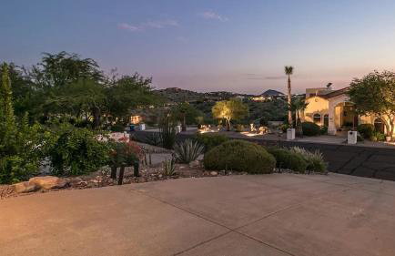 Spectacular Hilltop Home W/resort Like Backyard! - Foto 34