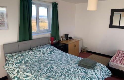 1 Bedroom annex, private bathroom, peaceful area - Photo 2