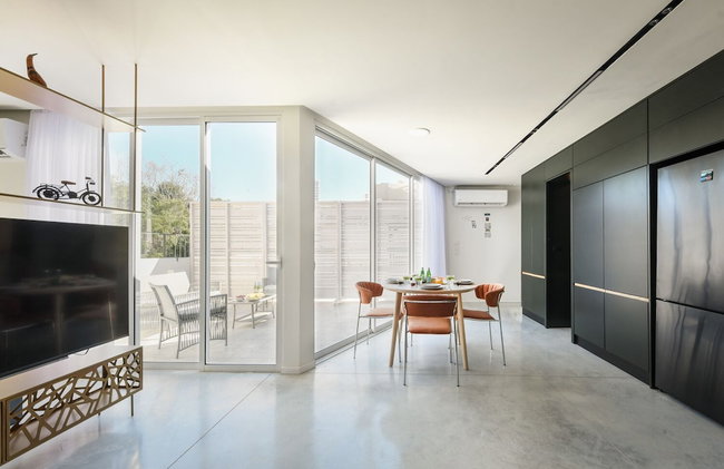 Vibrant and Modern Apartment in Tel Aviv - Photo 19