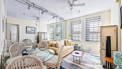 Poolside Oasis with Beach Access - Foto 2