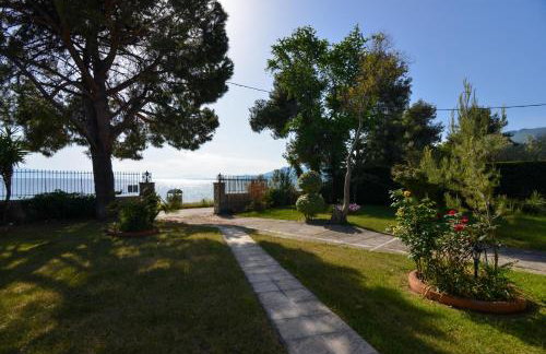 Agios Konstantinos peaceful Beach 3bdr apartment - Photo 6