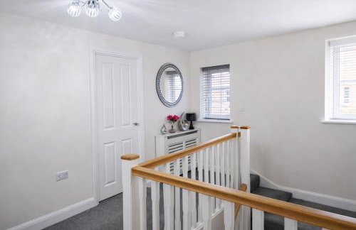 Spacious 4 Bedroom House in Milton Keynes for Families, Groups and Contractors - Foto 18