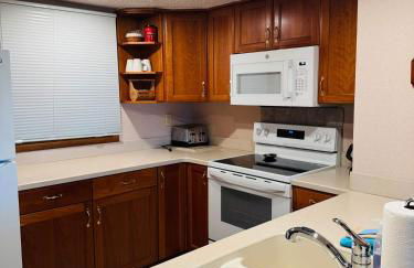 Top Floor Luxury, Sauna, Private Pool, Lake Bellaire Beach, 5 beds, 4 full bath - Foto 12