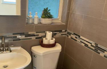 Tropical Paradise in Miracle Mile with Parking - Foto 8