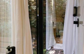 Modern Mirror Home w/ Hot-tub - “Glass House” #1 - Foto 45