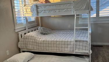 Spacious 4BR Retreat-Lush Garden - Foto 4