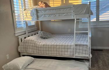 Spacious 4BR Retreat-Lush Garden - Foto 4