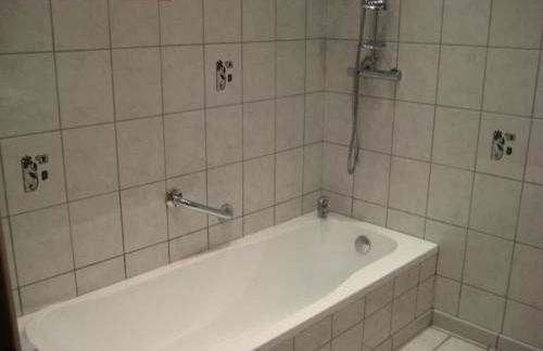 Gîte idéal pour cure thermale, proche port de plaisance, terrasse et grand terrain. - FR-1-589-69 - Foto 8