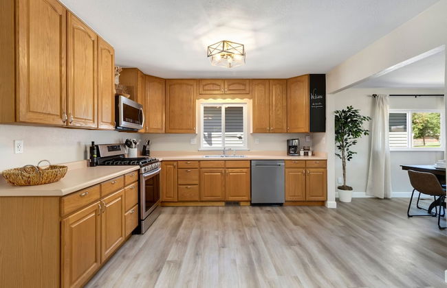 Downtown Windsor Home With Hot Tub & Pool Table - Foto 10