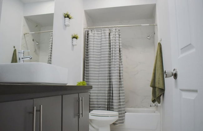 Elegant Apartment 10 min to Mercedes Outlets - Foto 21