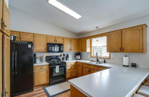 2 Mi to Super Rink Sporty Group Getaway in Blaine - Foto 7