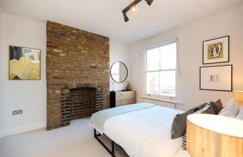 Behind the Blue Wall - Foto 24