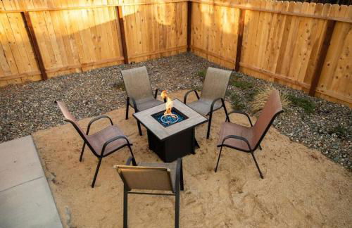 Reno's Biggest Little House - Cozy Home Theatre - Foto 6