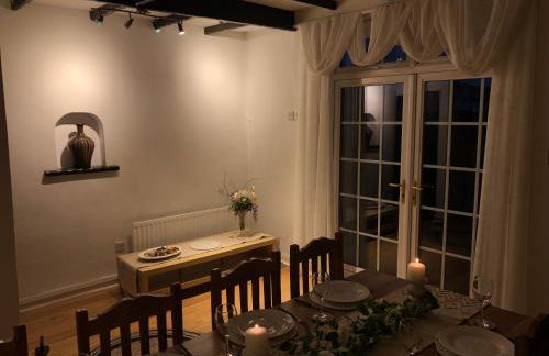 Cosy Rustic 3 bed cottage, great train links - Foto 3