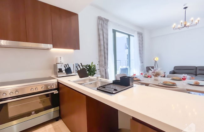 Stunning Beach View Apt. with Balcony Jumeirah La Mer - Photo 11