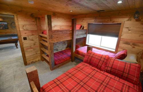 One of a Kind Cabin, Covered Deck, Spa, and Games - Foto 18